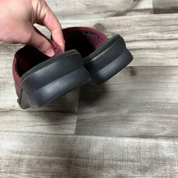 Clark’s Genuine Leather “Bendables” Low Heel Clogs Burgundy Women’s Size 8 - Picture 6 of 10